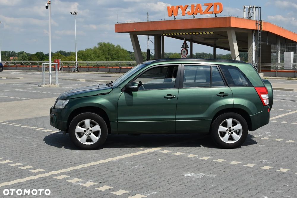 Suzuki Grand Vitara 2.0 De luxe - 23