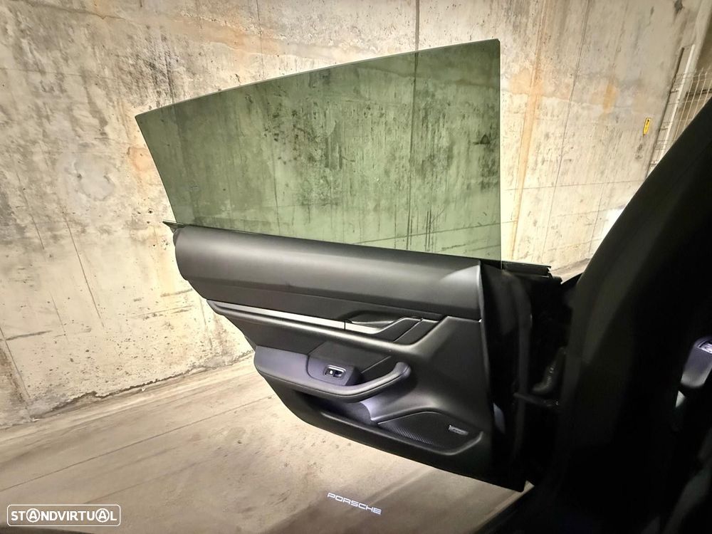 Porsche Taycan Cross Turismo - 24
