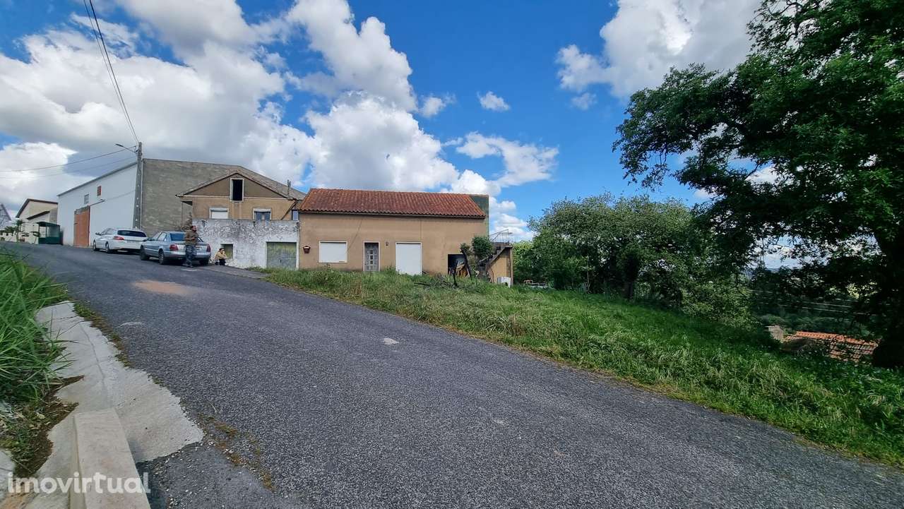 2 Moradias para remodelar com logradouro - Carvalhal Benfeito - Grande imagem: 2/37