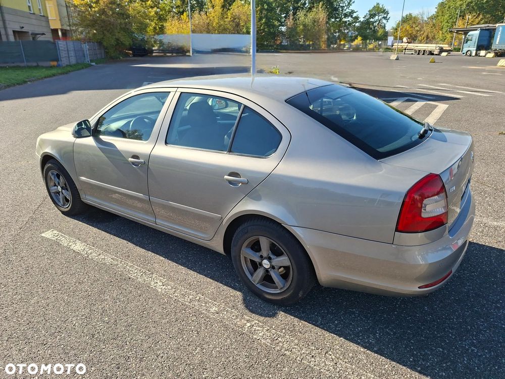 Skoda Octavia 2009 photo 4