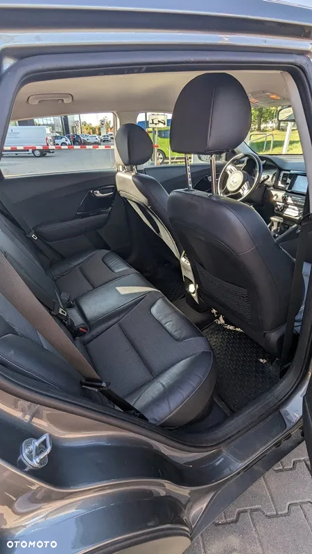 Kia Niro 1.6 GDI Hybrid L - 11
