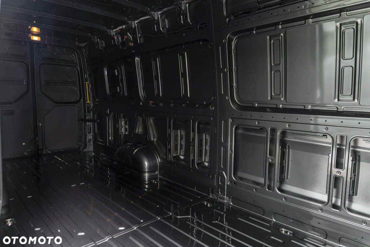 Volkswagen Crafter - 11