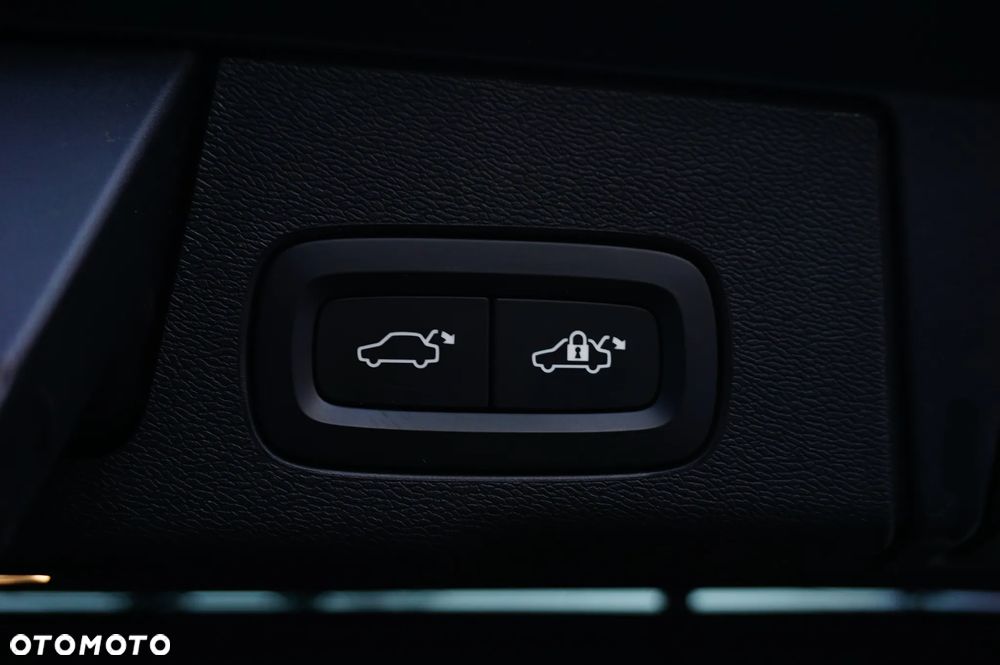 Volvo XC 60 B5 B AWD Momentum Pro - 22