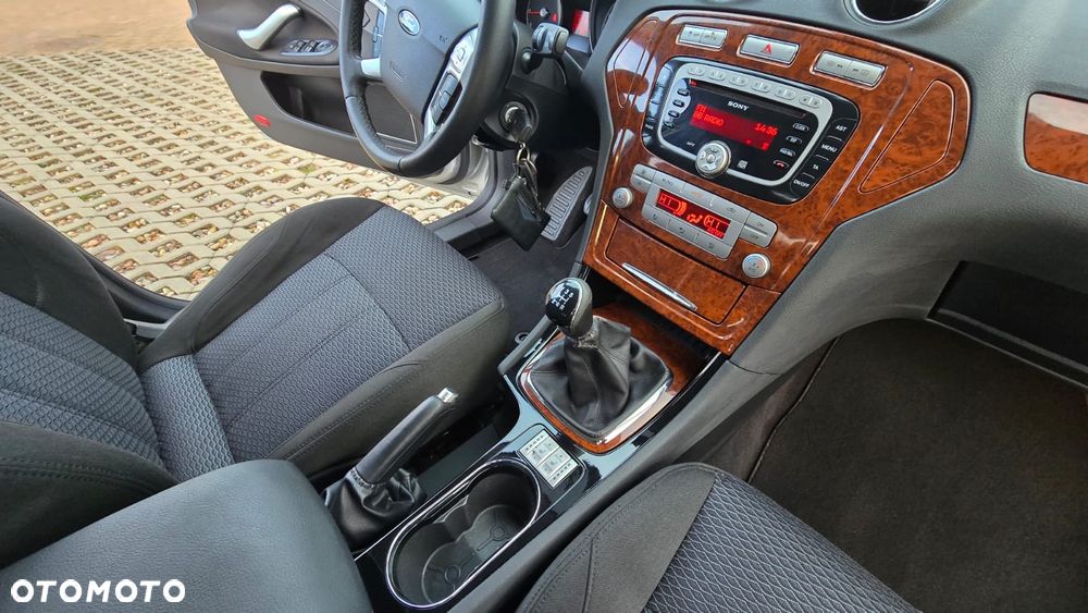 Ford Mondeo 2.0 Ghia X100 / X - 20