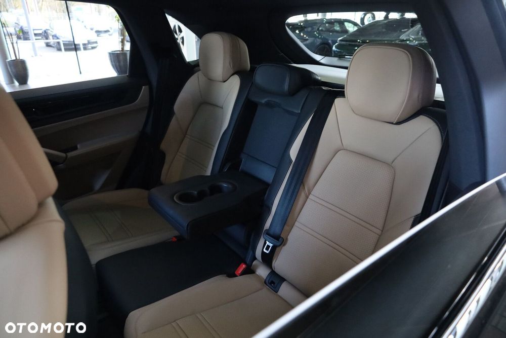Porsche Cayenne - 13