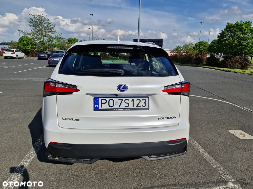 Lexus NX 300h Elite AWD - 9