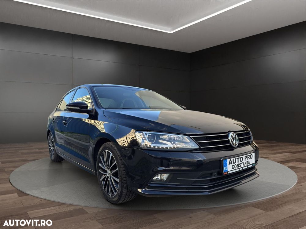 Volkswagen Jetta - 2