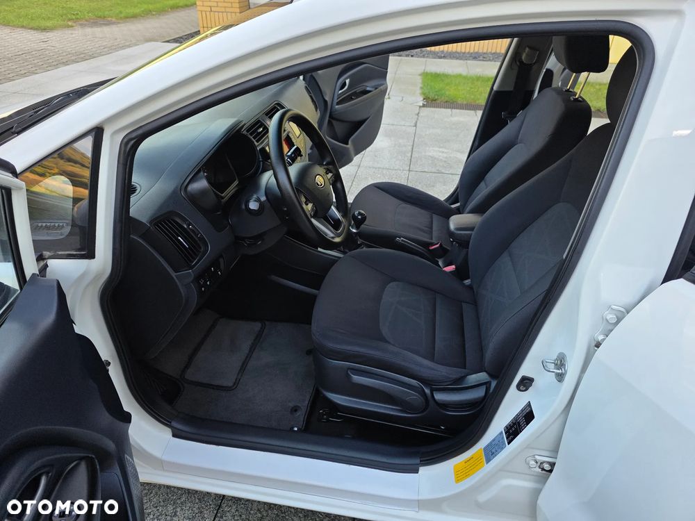 Kia Rio - 25