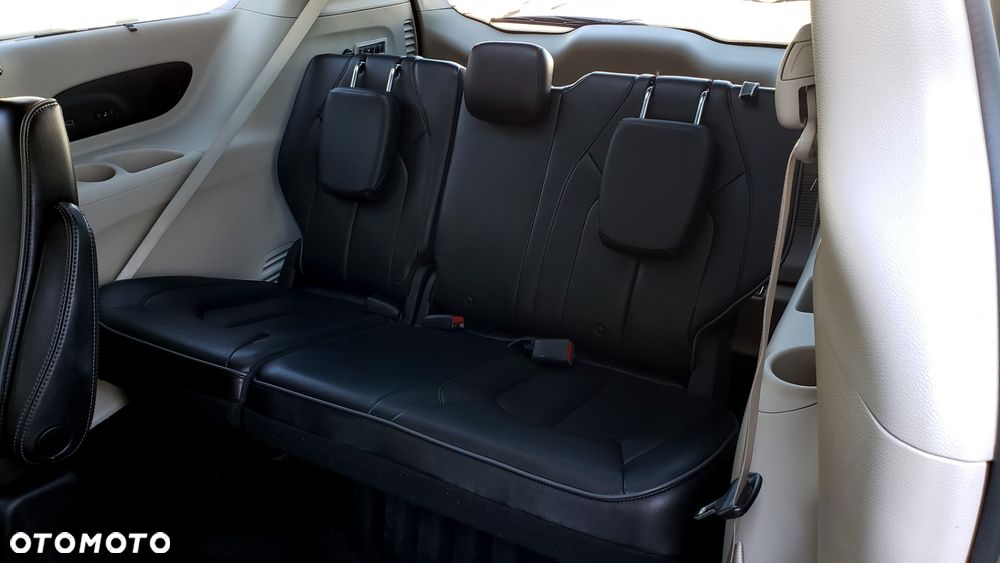 Chrysler Pacifica - 25