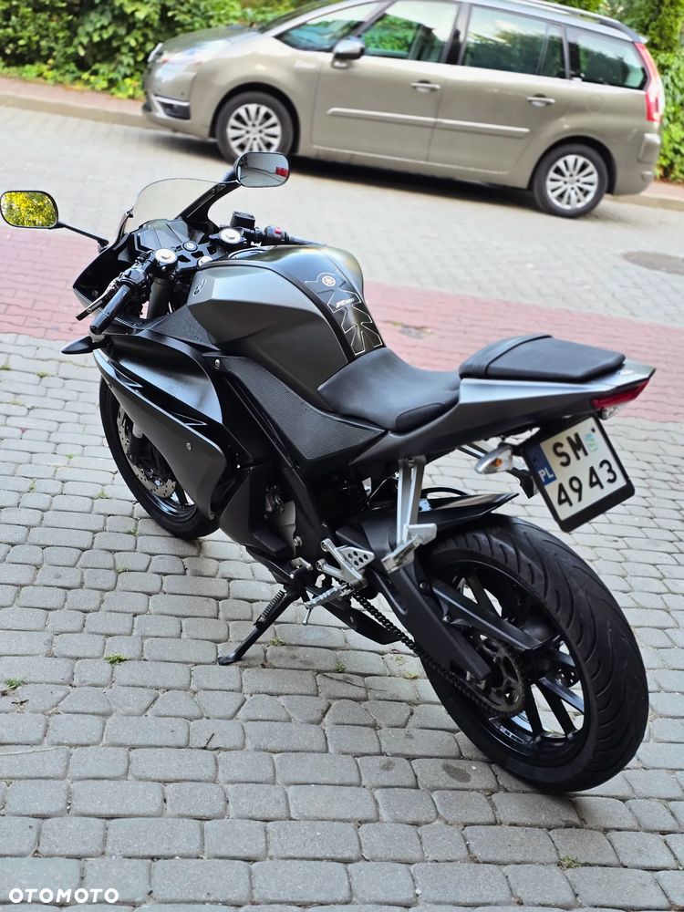 Yamaha YZF - 4