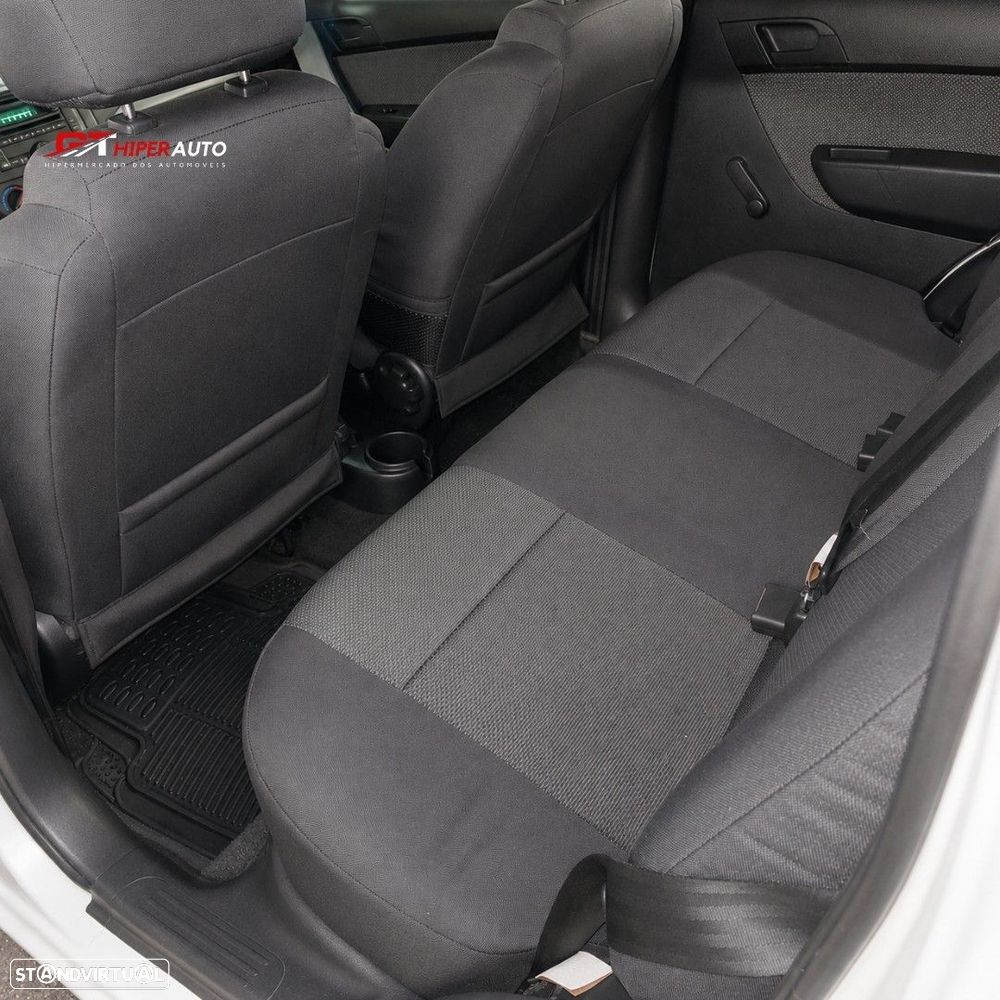 Chevrolet Aveo 1.2 L - 9