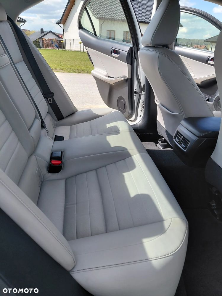 Lexus IS 200t Elegance - 13