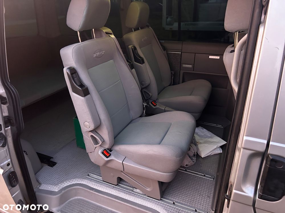 Volkswagen Multivan Standard - 9