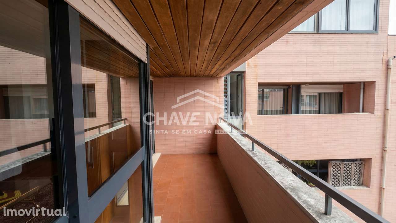 T2 c/ Lugar de Garagem e Arrumo em Santa Marinha (Candal) - Grande imagem: 4/34