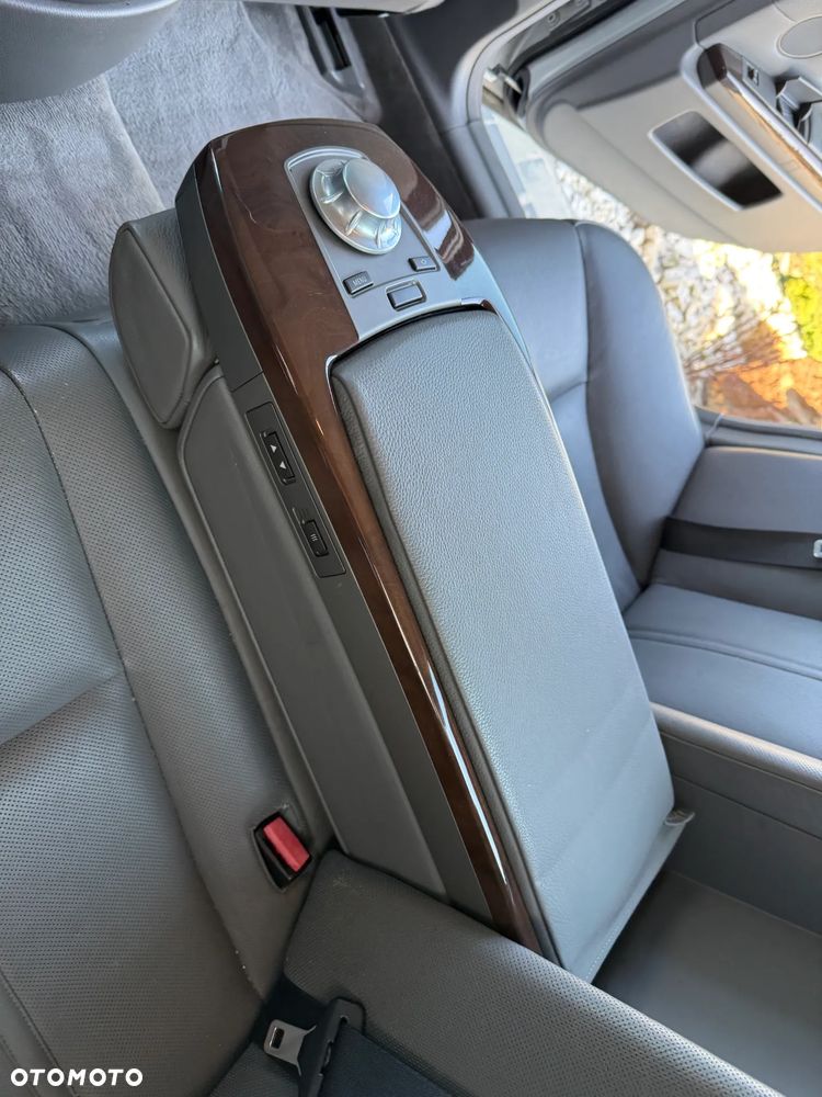 BMW Seria 7 - 38