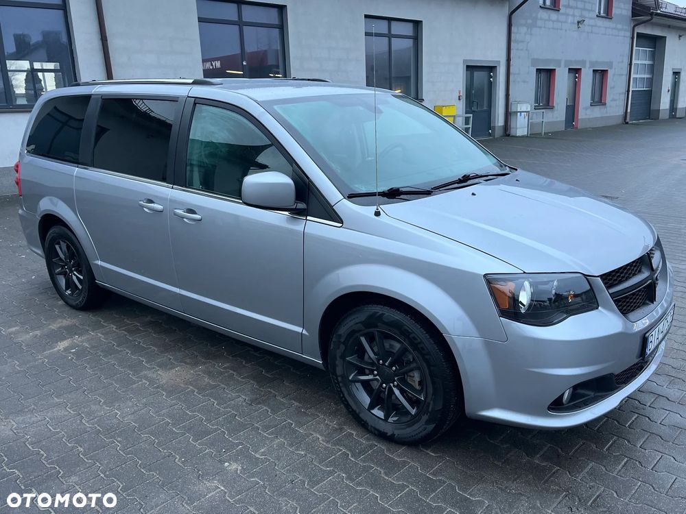 Dodge Grand Caravan - 2