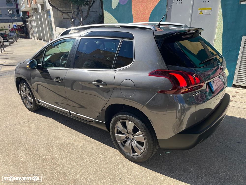 Peugeot 2008 1.2 PureTech Style - 4