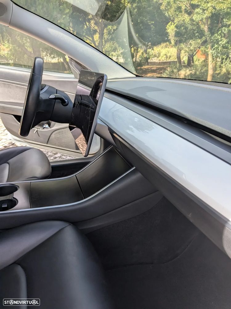 Tesla Model 3 Long-Range Dual Motor AWD - 17