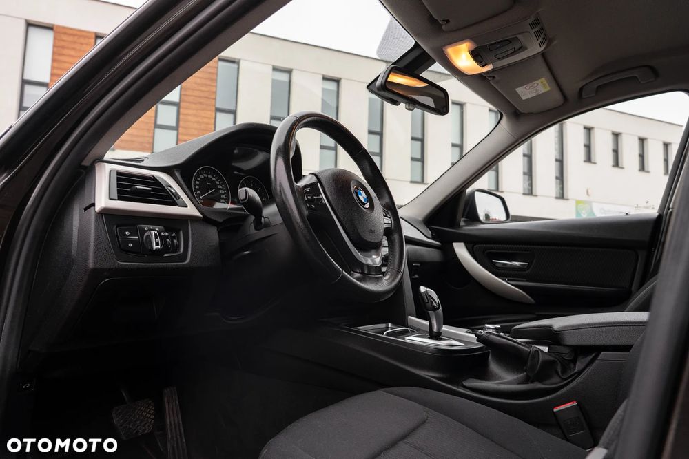BMW Seria 3 320d - 13