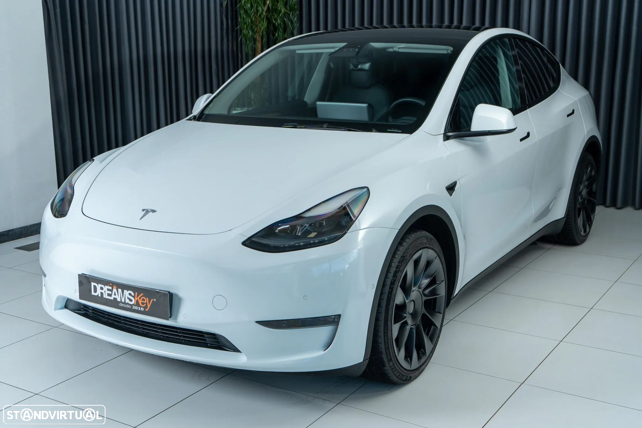 Tesla Model Y Long Range Dual Motor AWD - 12