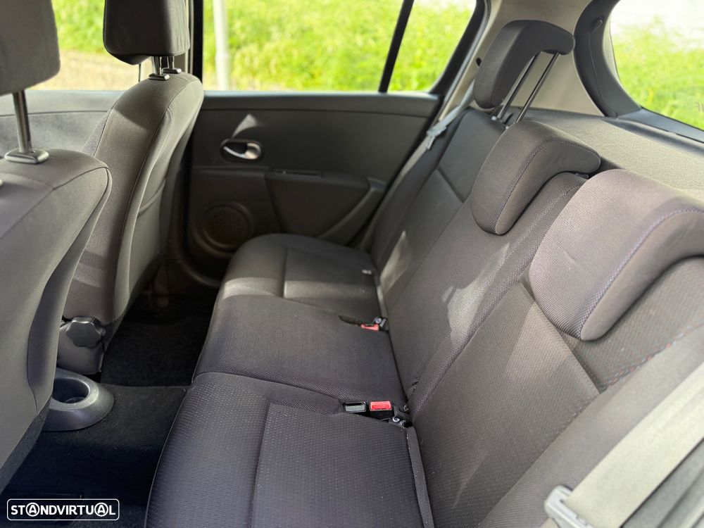 Renault Clio 1.2 16V Dynamique - 8