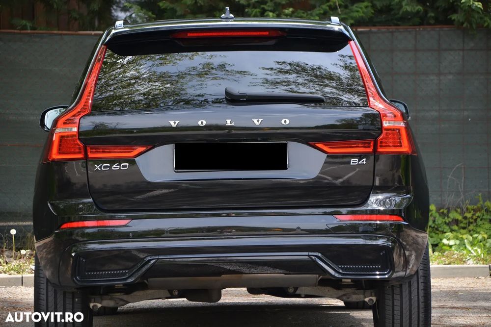 Volvo XC 60 B4 D AWD Plus Dark - 2