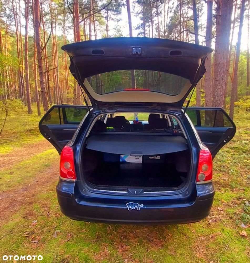 Toyota Avensis 2.2 D-4D X - 5