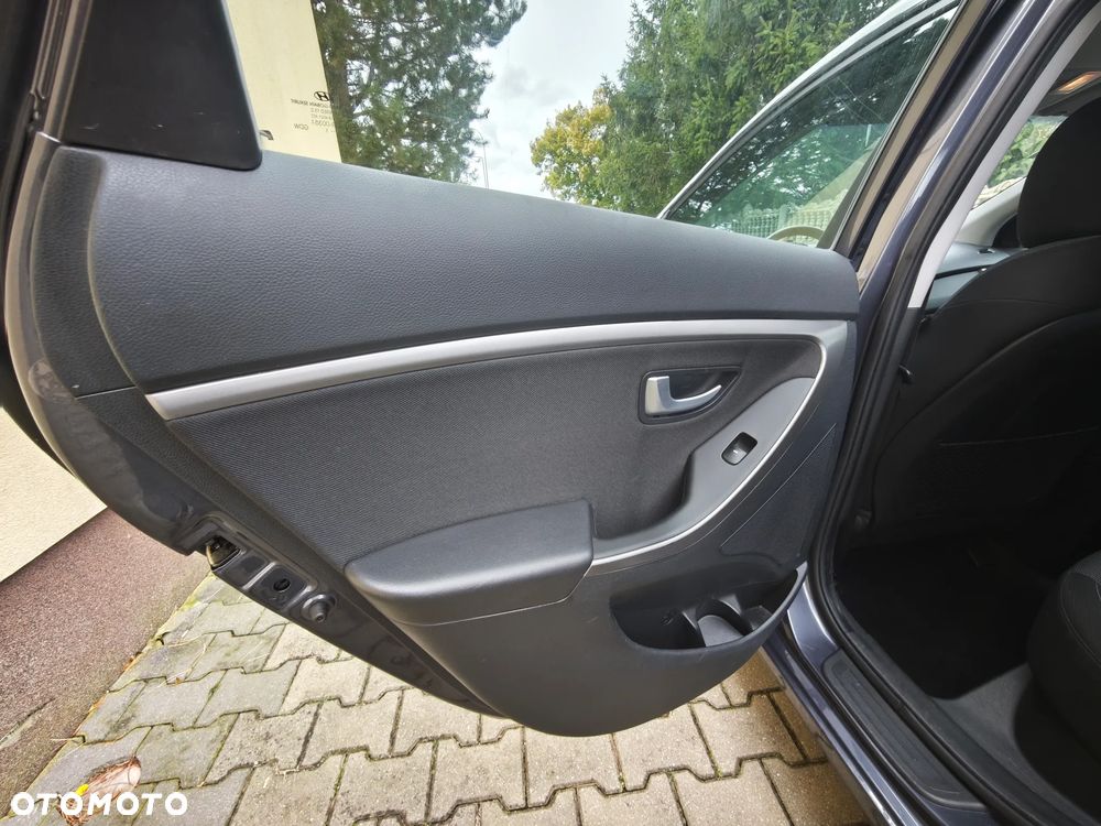 Hyundai i30 blue Kombi 1.6 GDi YES Gold - 20