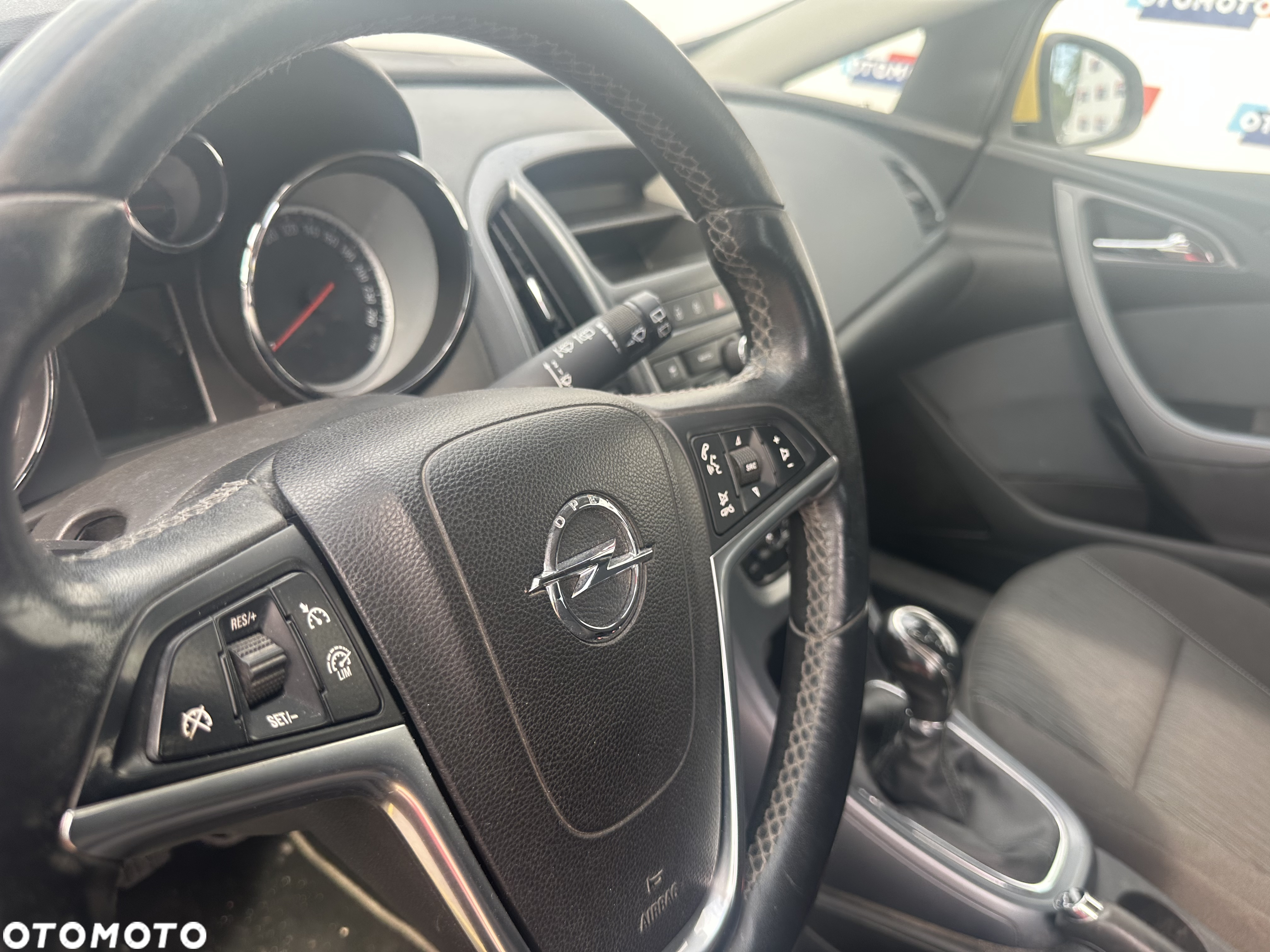 Opel Astra GTC 1.4 Turbo - 21