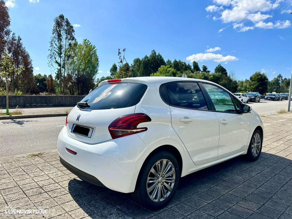 Peugeot 208 1.2 PureTech Signature - 7