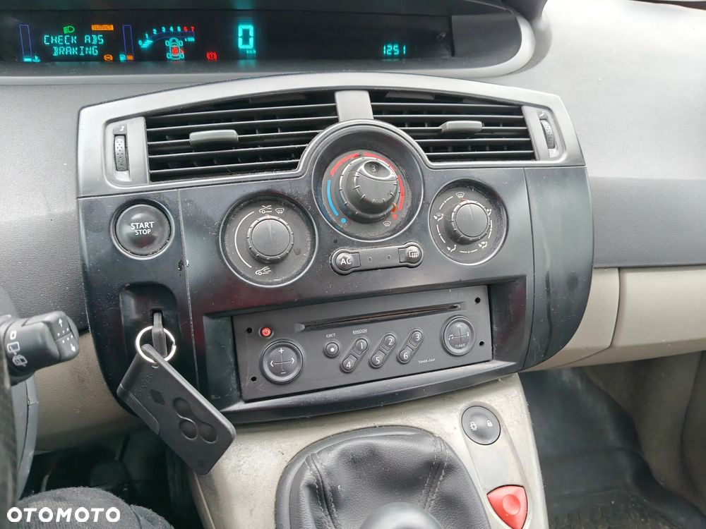 Renault Scenic 1.6 16V Confort Privilege - 23