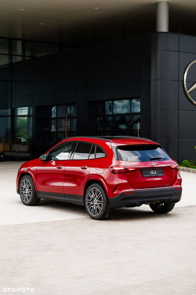Mercedes-Benz GLA - 11