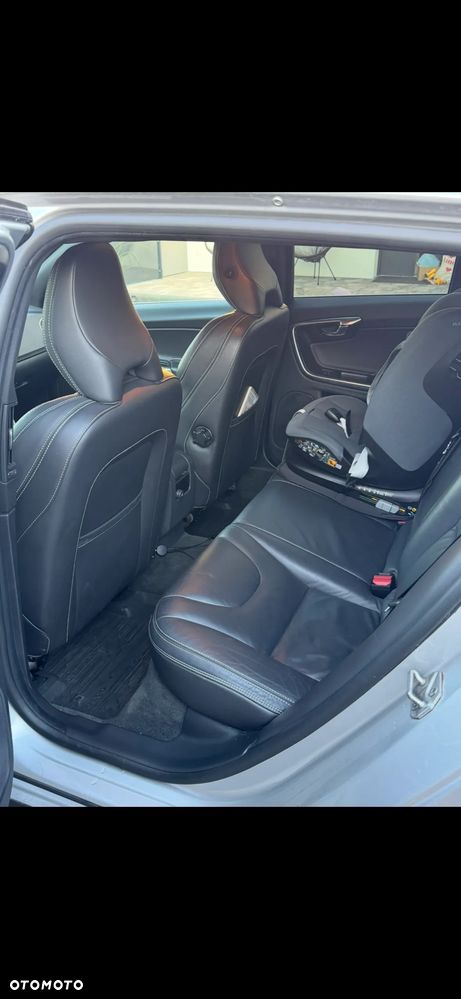 Volvo V60 D4 Geartronic Momentum - 11