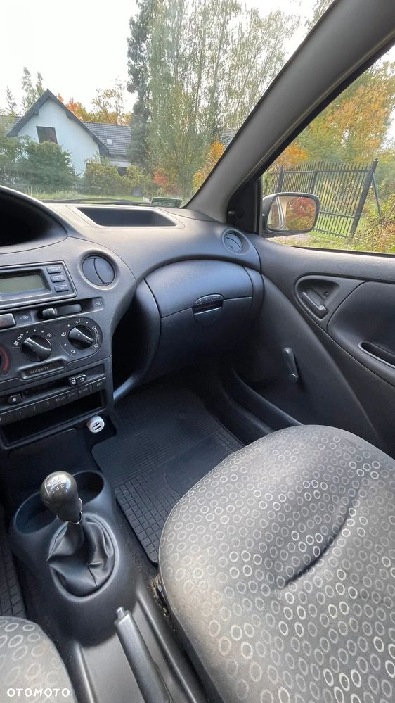 Toyota Yaris 1.0 Base - 11