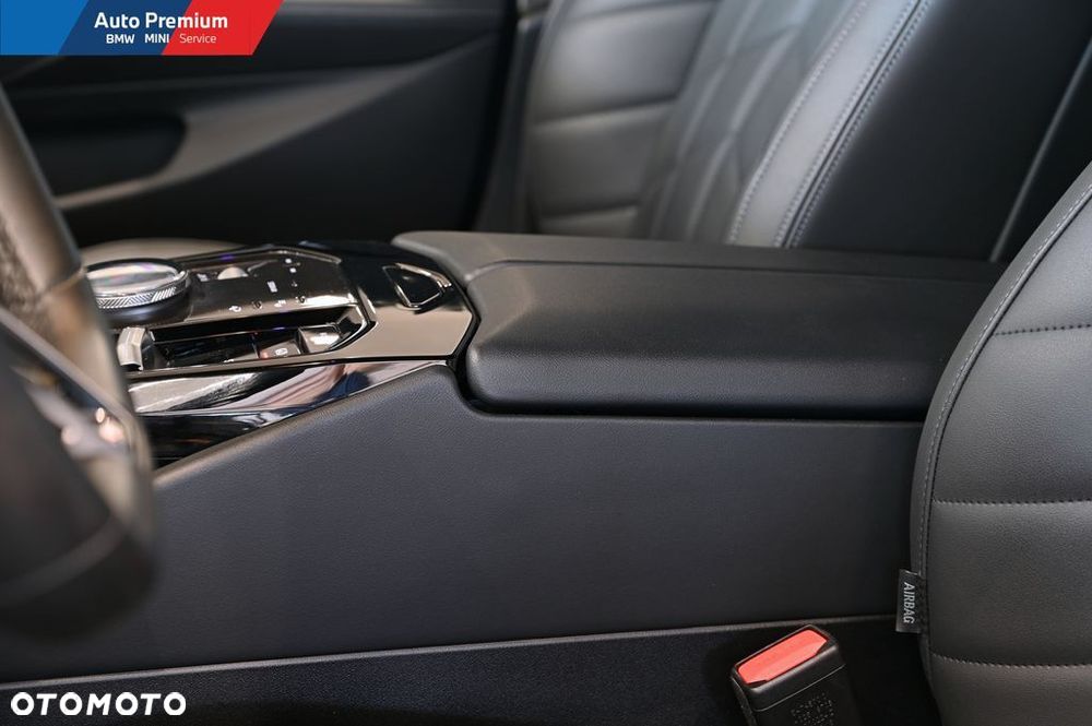 BMW Seria 5 520i mHEV - 9