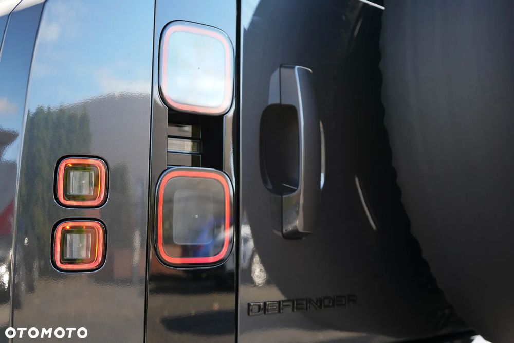 Land Rover Defender 3.0 D350 mHEV X-Dynamic HSE - 10