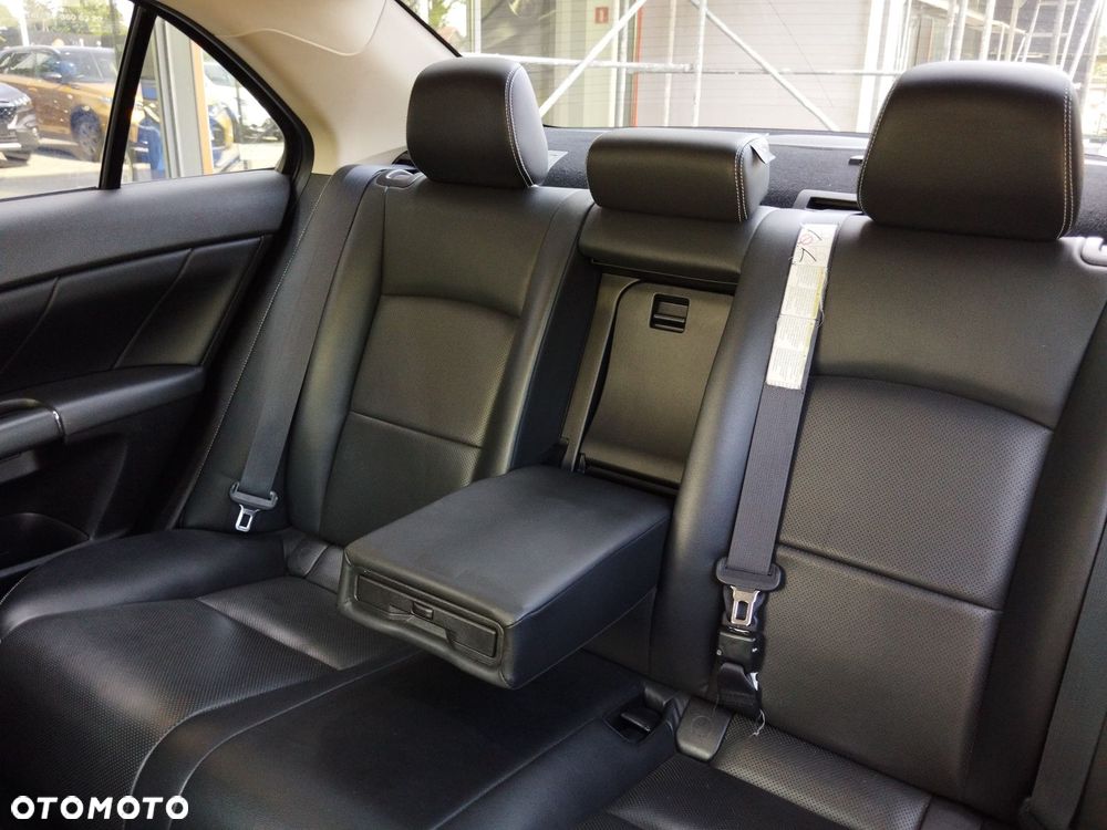 Suzuki Kizashi 2.4 Sport - 16