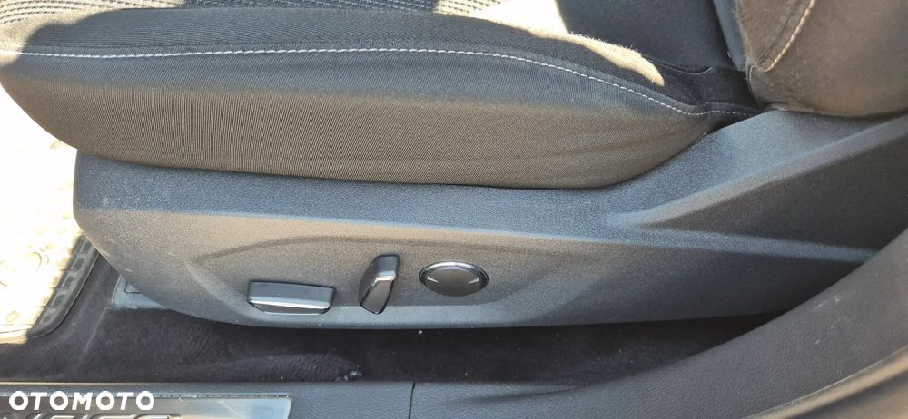 Ford Mondeo 2.0 EcoBlue Titanium - 26