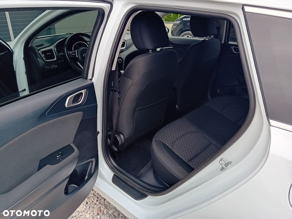 Kia Ceed - 24
