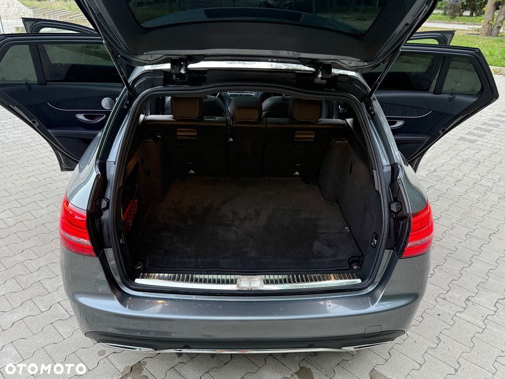 Mercedes-Benz Klasa C 300 d 4MATIC 9G-TRONIC - 12