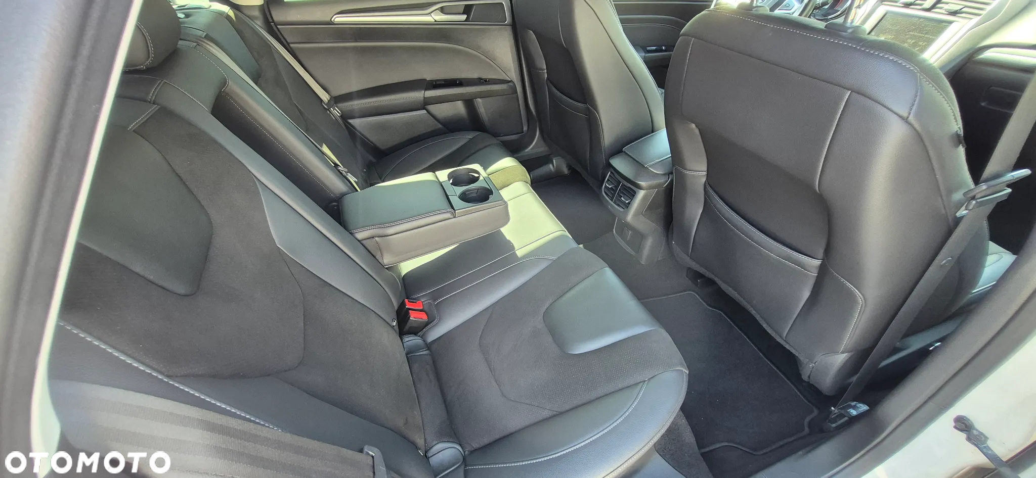 Ford Mondeo 2.0 Hybrid Titanium - 14