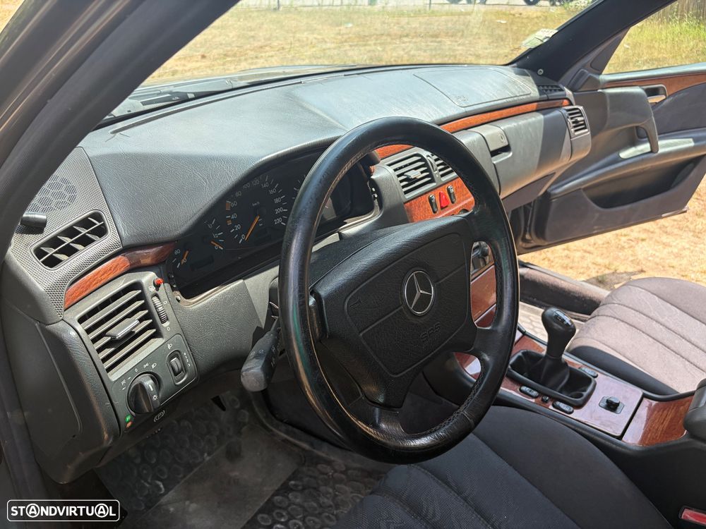 Mercedes-Benz E 220 D Elegance - 8