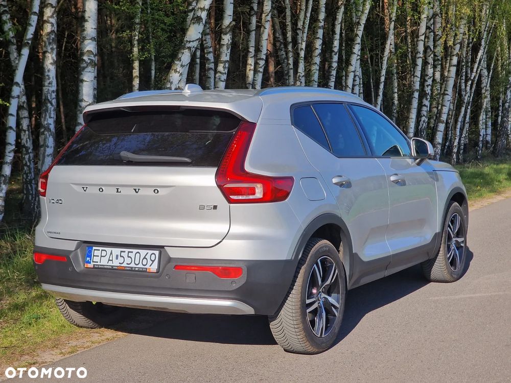 Volvo XC 40 T5 AWD Momentum - 4