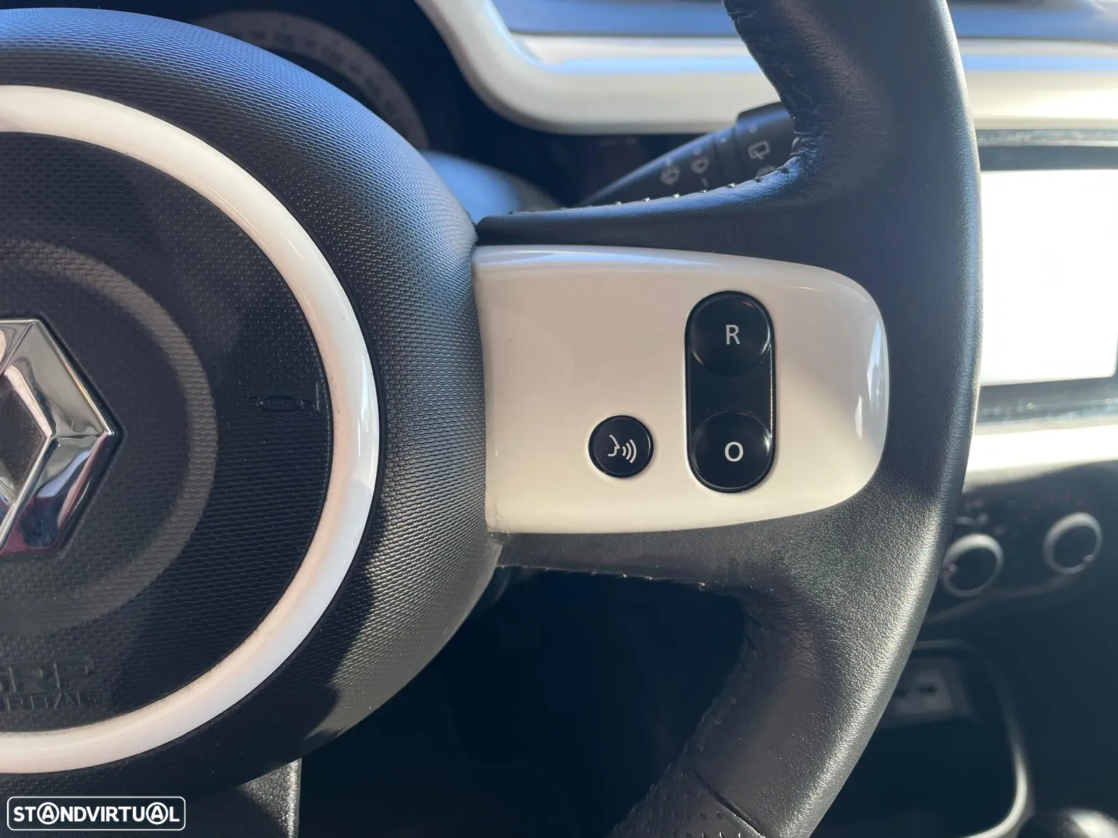 Renault Twingo TCE 90 EDC INTENS - 17