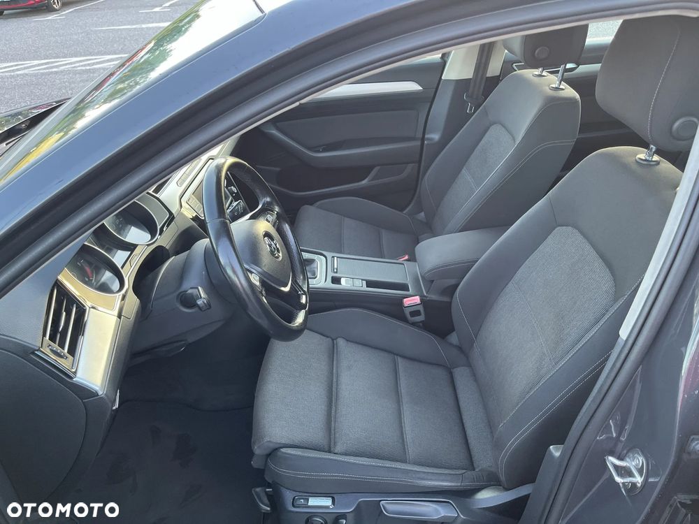 Volkswagen Passat 1.6 TDI BMT Comfortline - 10