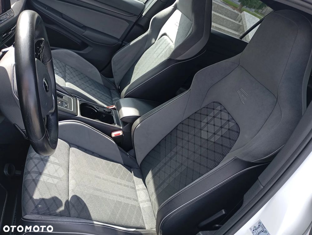 Volkswagen Golf 1.5 eTSI OPF DSG R-Line - 10