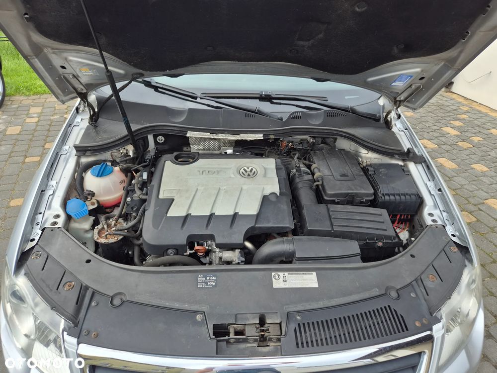 Volkswagen Passat 2.0 TDI DPF Trendline - 14