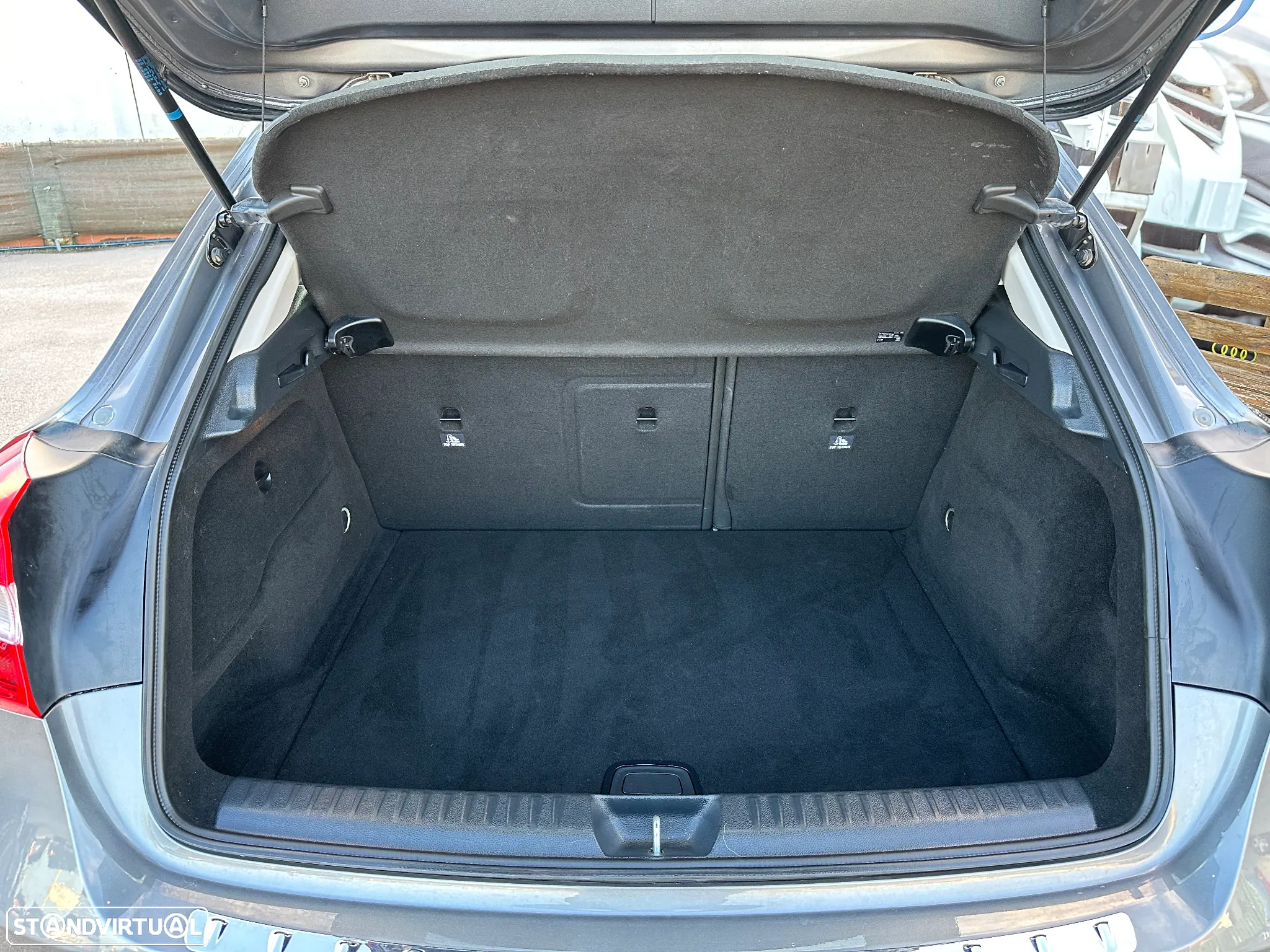Mercedes-Benz GLA 180 d Urban - 41