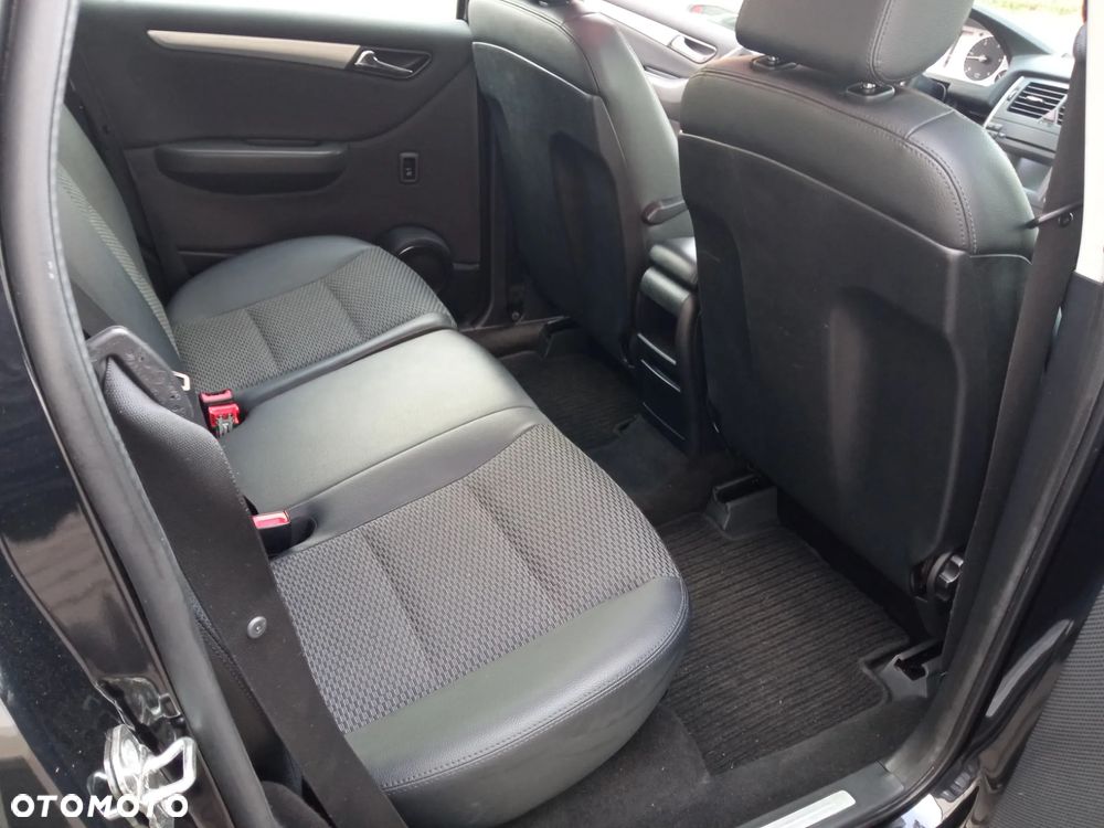 Mercedes-Benz Klasa B 180 CDI Autotronic - 16