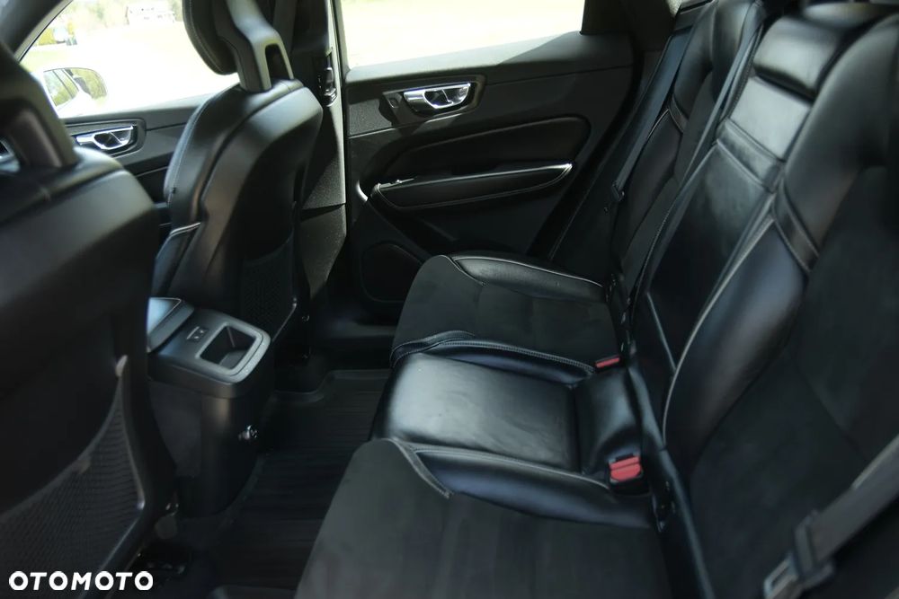 Volvo XC 60 D4 AWD R-Design - 22